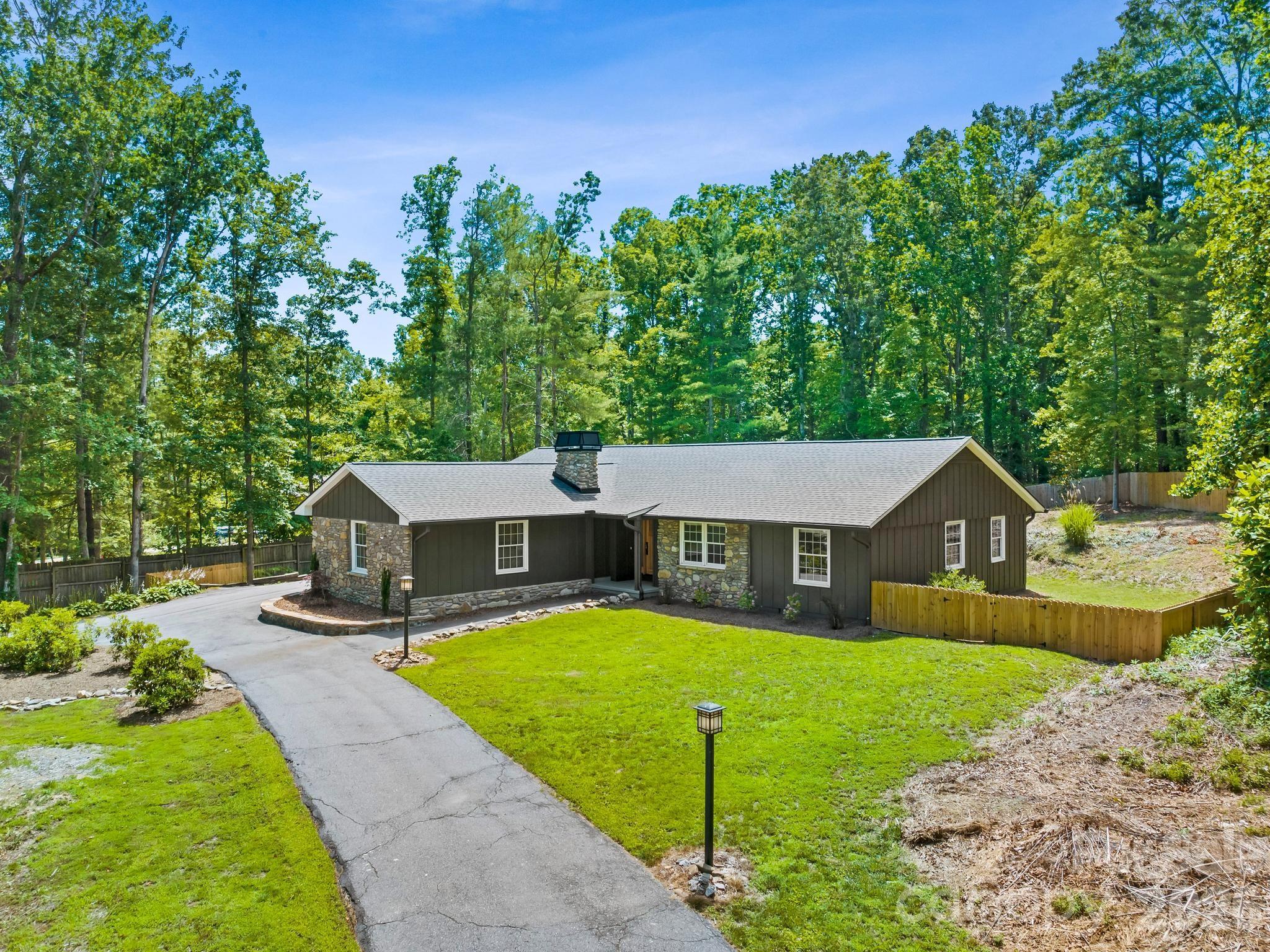 26 Glen Cove Road