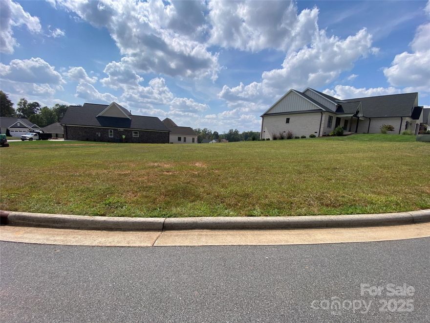 This property is located in Walnut Ridge at Rockbarn, it sits in one of Conover’s most desirable golf course communities. The neighborhood offers well-maintained surroundings, golf, swimming, fitness facilities, dining, and organized activities. Rockbarn is known for its convenient location and welcoming atmosphere, making it a great place to call home.
