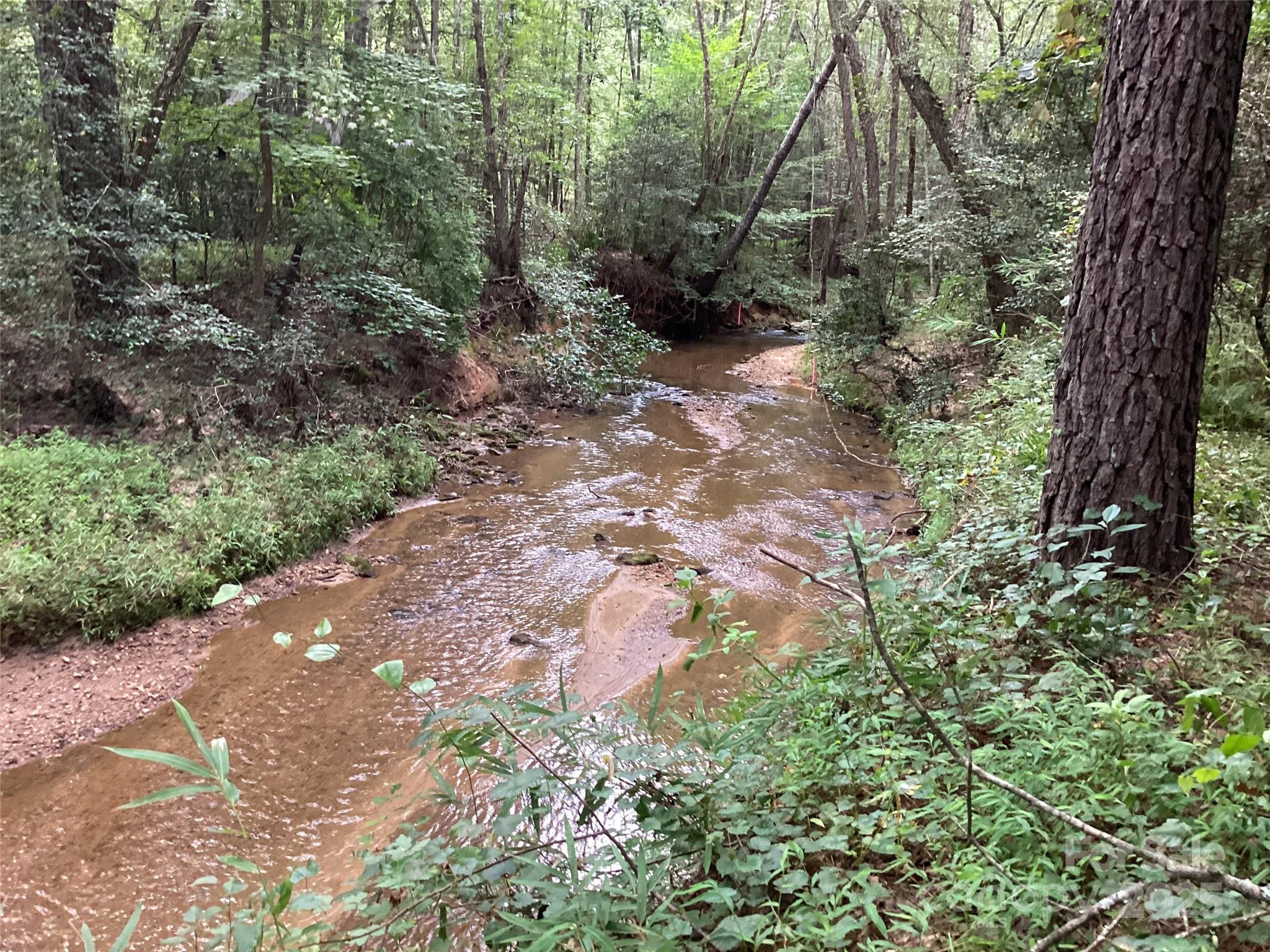 The Waterfront Club - Land