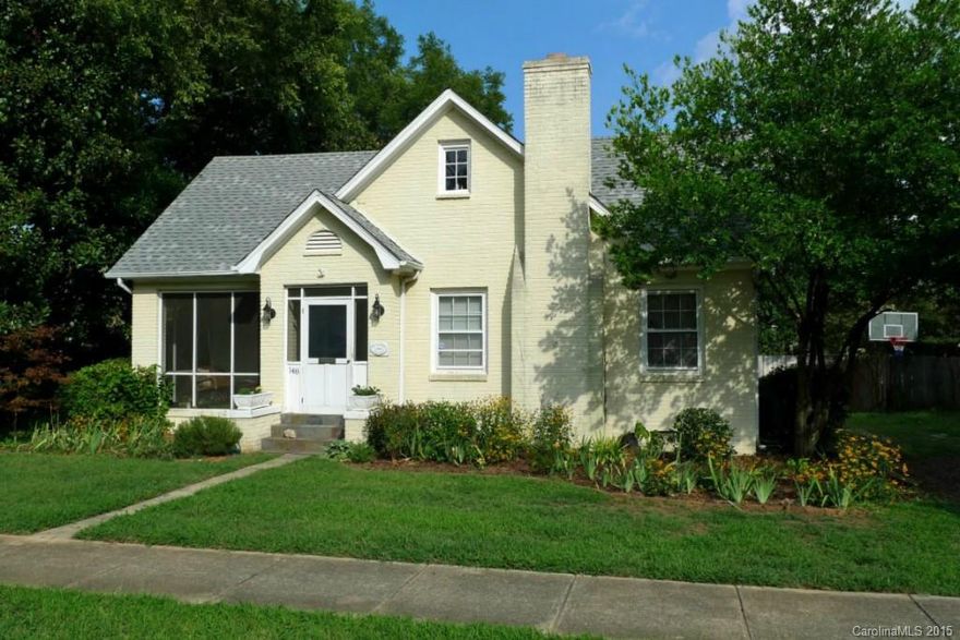 Fantastic home in the heart of historic downtown Rock Hill! Walk to the new fountain park only 1 block away. Home features a large updated kitchen with lots of work area, and eat in dining area. Plenty of space for relaxing on the front screened porch, and space for a garden or games in the fenced back yard. Every bedroom has an attached full bathroom! Excellent home for a young family that is looking to be close to the action happening downtown, or as an investment property.