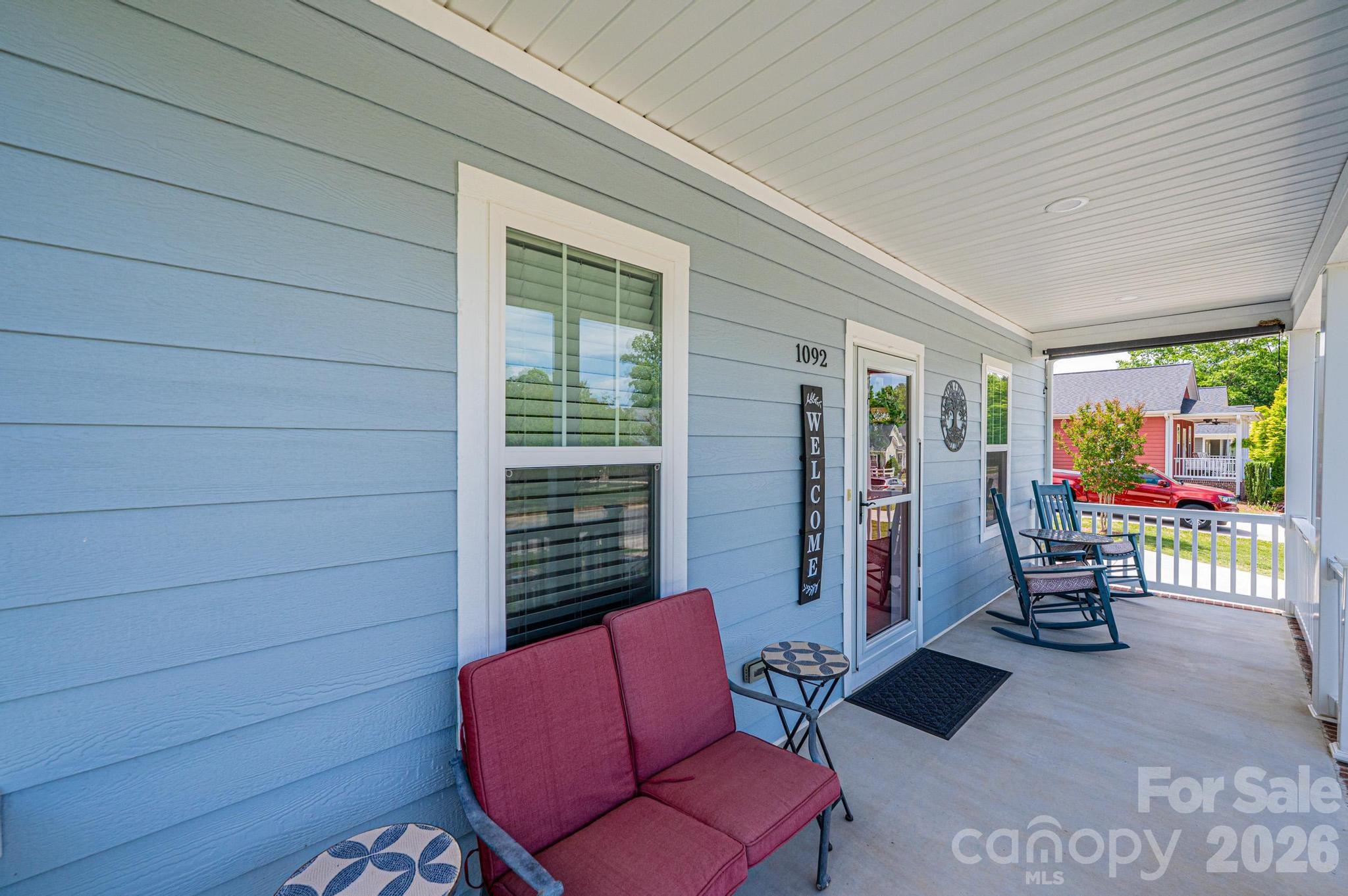 1092 33rd Avenue Loop NE