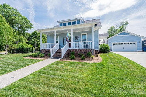 Photo of 1092 33rd Avenue Loop NE, Hickory, NC 28601 (MLS # 4377843)
