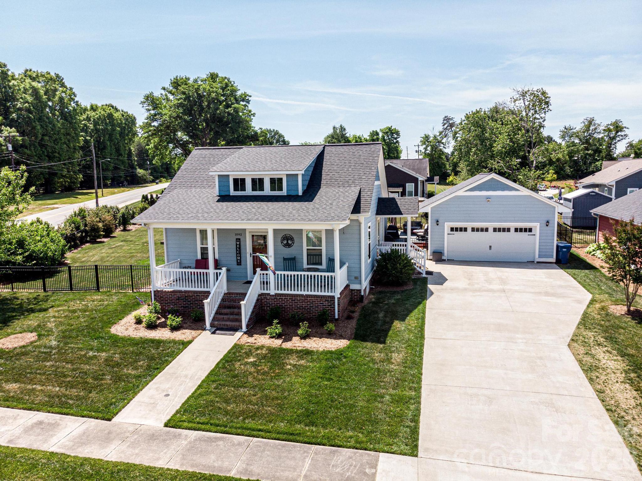 1092 33rd Avenue Loop NE