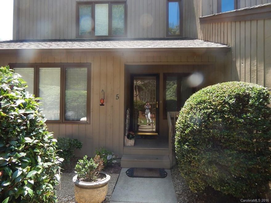 Immaculate condo w/views of Marina and main lake. Updated KIT w/granite & SS appliances, recessed lighting & pantry. Master on main w/updated bath. Fantastic lake views from every window downstairs. Steps to Marina, tennis courts or sit on the screened porch and enjoy the summer lake breeze. End unit & low SC taxes.