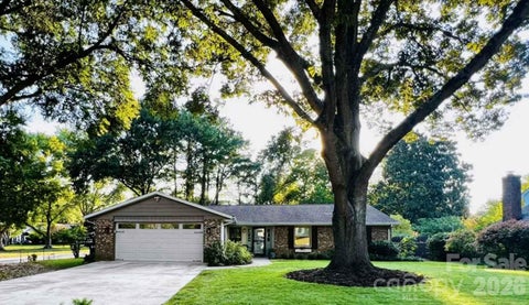 Photo of 5934 Tillery Drive, Charlotte, NC 28226 (MLS # 4417835)