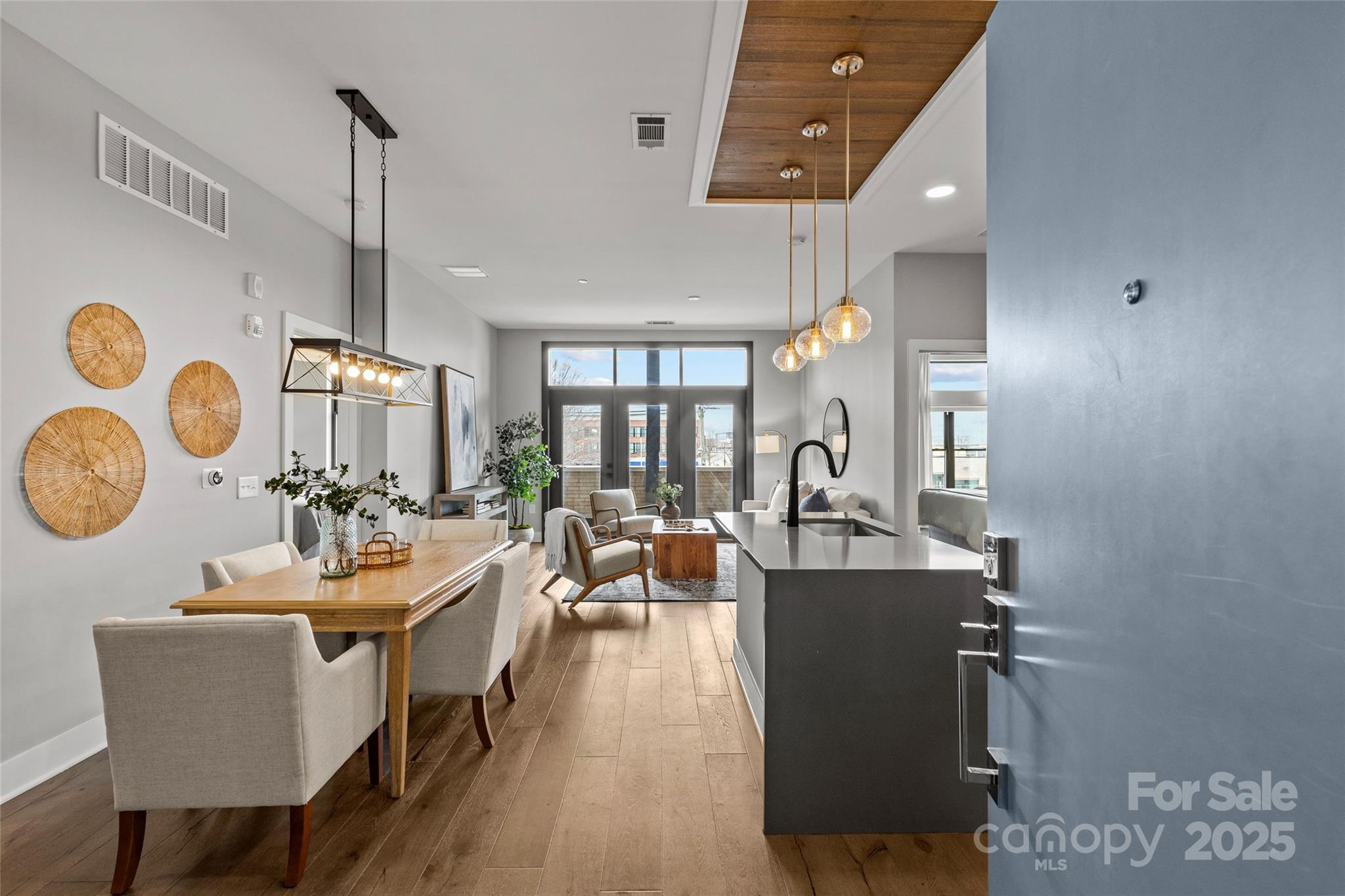 2401 Euclid Avenue 213
