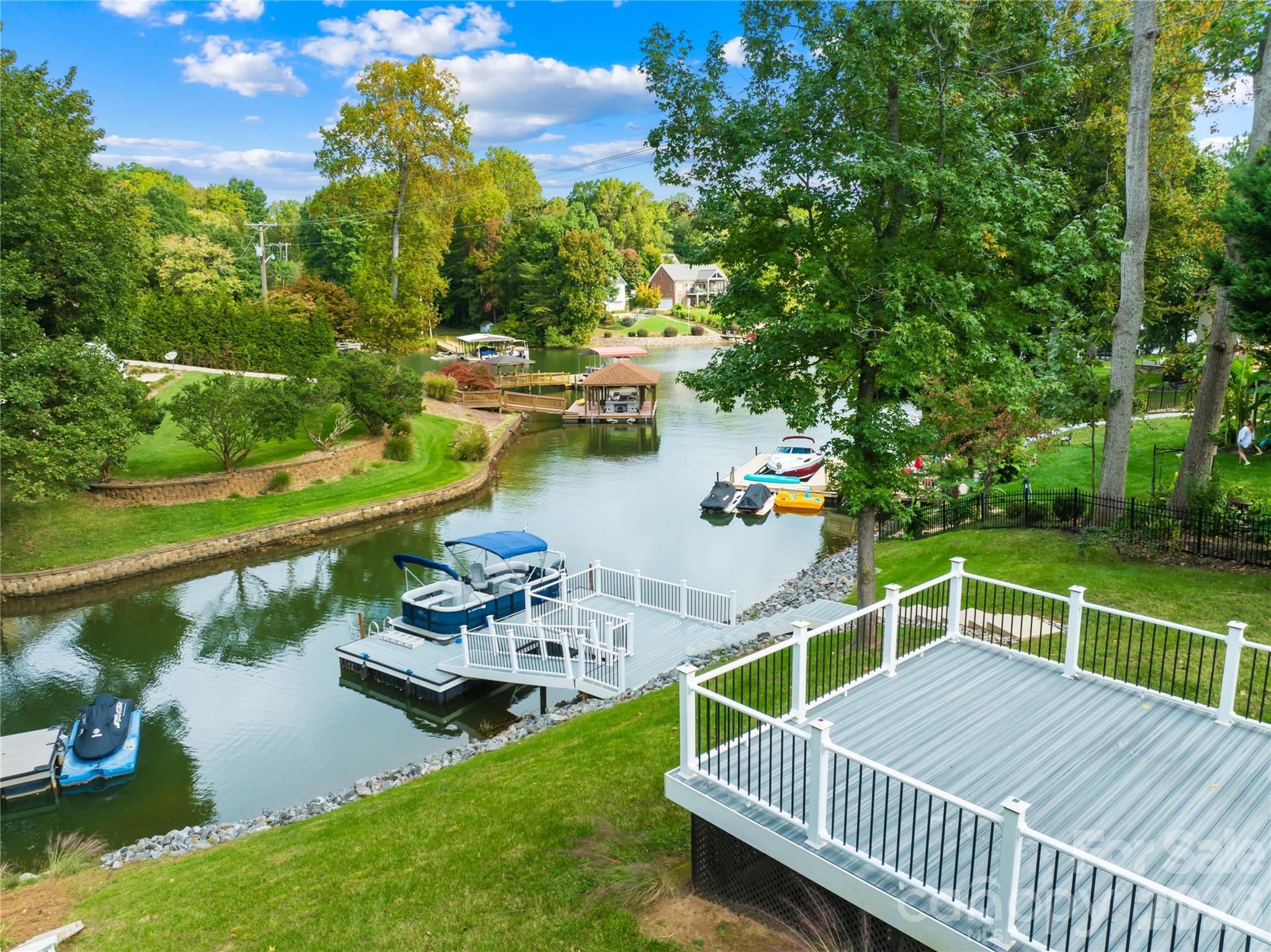 2474 Green Point Lane