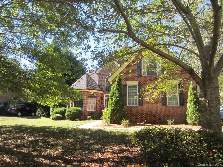 Lovely home in desirable Sailview community which offers pool, tennis, playgrounds, & trails. Large living room with built-ins and vaulted ceilings. Formal dining room with vaulted ceilings along with a breakfast room and a keeping room. Great kitchen with spacious island, pantry and computer niche. Master suite is down with large his and hers closets. Spa tub and separate shower and vanities. Hardwood floors and new carpet. Pets must be approved by owner with a $300 non-refundable pet fee.