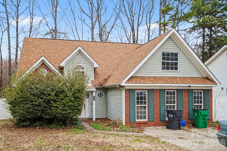 Welcome to 4909 Rosina Drive — a rare opportunity tucked away on a quiet cul-de-sac in Charlotte! This 4-bedroom, 2.5-bath home offers generous living space, a functional layout, and incredible potential for the next owner to make it their own.
Featuring spacious bedrooms, multiple living areas, and great natural light, this home provides a solid foundation for customization and updates. Whether you’re an investor looking for your next project or a buyer eager to add personal touches and build instant equity, this property is priced to reflect the opportunity.
Situated on a desirable cul-de-sac lot, enjoy added privacy and low traffic while still being conveniently located near shopping, dining, and major commuter routes.
Home is being sold as-is and is priced accordingly — bring your vision and unlock the possibilities!