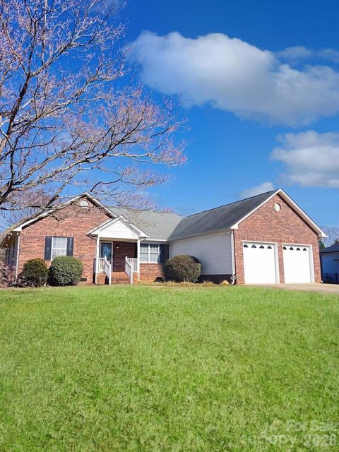 Photo of 121 Gregory Court, Mount Holly, NC 28120 (MLS # 4346402)