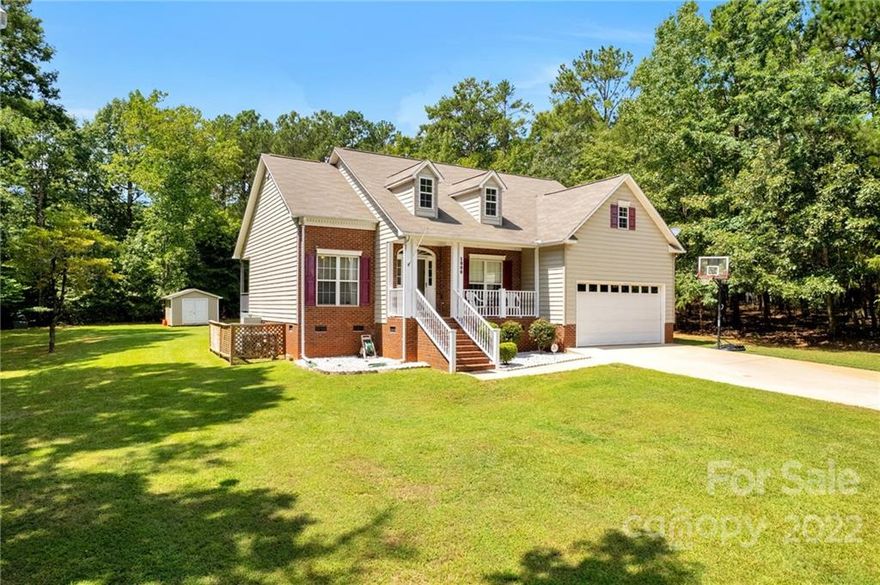 Come see this wonderful, MOVE-IN READY home today and make it YOURS! Located in a great neighborhood, "country" feel while close to shops, recreation, and restaurants! This home boasts 3 bedrooms and 2 full baths, Lovely ranch home with attached 2 car garage in a convenient location! This beauty offers 12 feet ceiling in the family, 9 feet throughout, lots of built-ins, molding, and bookcases. Fireplace. Well maintained. This home is sitting on .44 ACRES