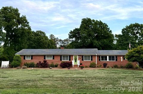 Photo of 403 W Old Post Road, Cherryville, NC 28021 (MLS # 4383564)