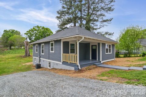 Photo of 715 Wood Street, Albemarle, NC 28001 (MLS # 4370107)