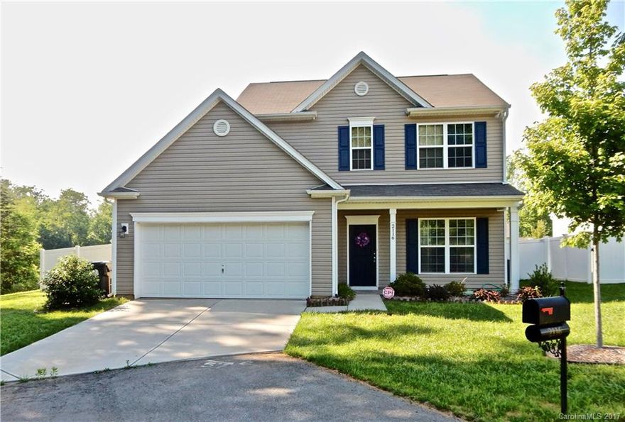 Beautiful 2-Story 3BR/2.5Bath home in convenient Irish Downs in Clover.  Premium end home on cul-de-sac, w/raised bed gardens & fenced backyard for privacy.  Like new and very convenient to downtown, & schools.  
9' Ceilings on main level with garden tub and shower in Master Bath.  Includes screened in porch on quiet street with 2-car garage.  Very low HOA dues.  You will not want to miss this home. Shows well and has great curb appeal.