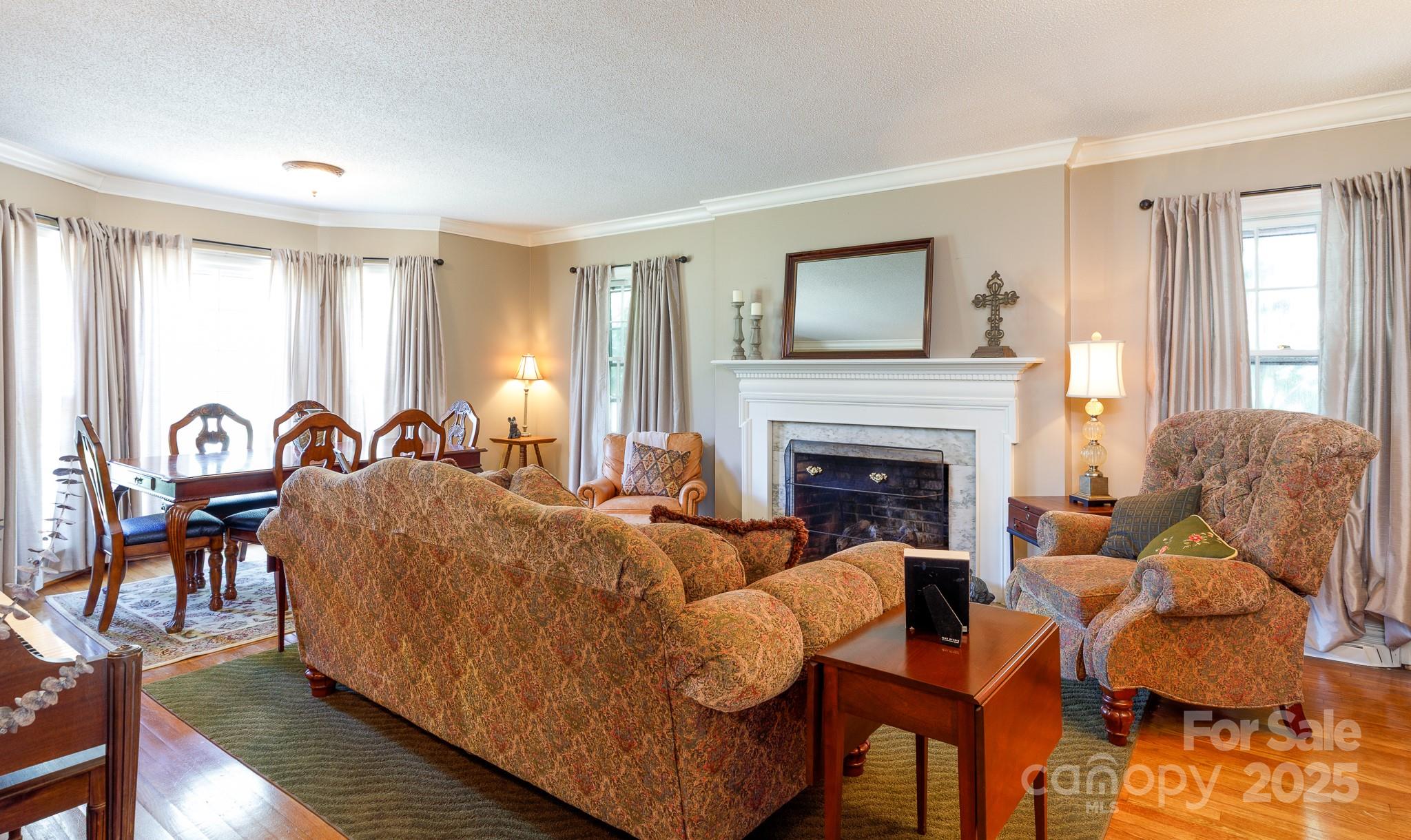 842 Mary Knoll Court