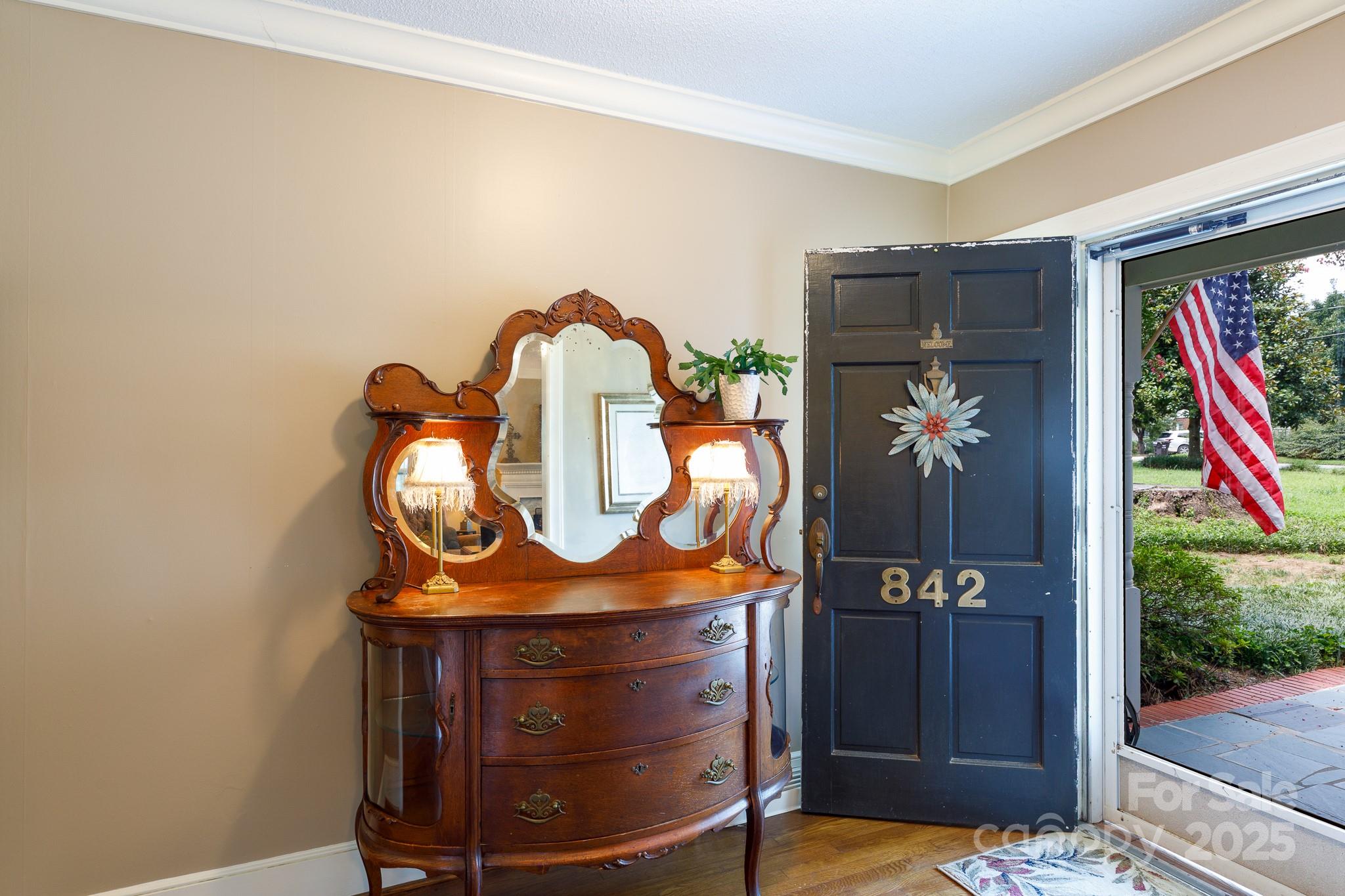 842 Mary Knoll Court
