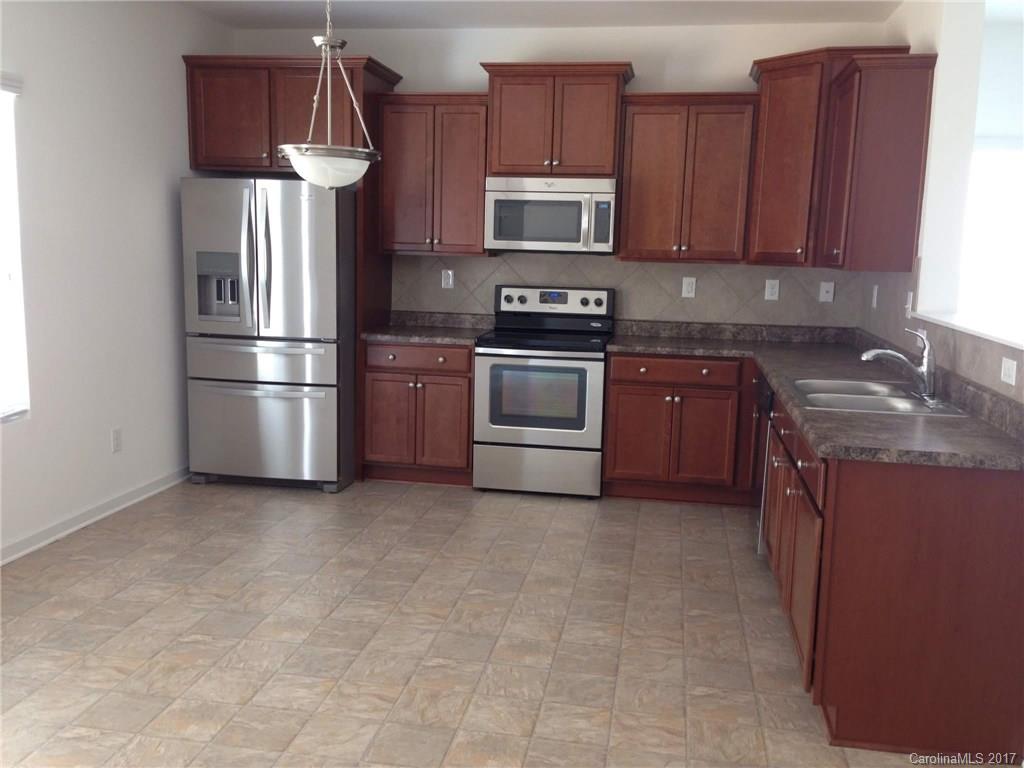 Ellis Pond - Residential