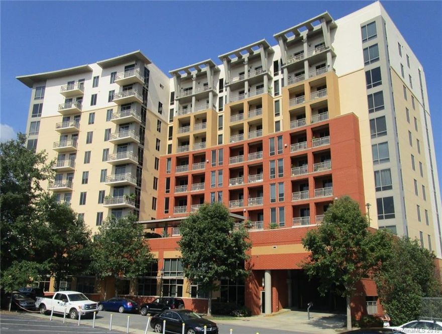 Over-sized one bedroom unit in an 11 story building conveniently located at the edge of Dilworth and Uptown. The open floor plan features a large living room with dining area as well as an additional office/sitting area that is available only in a few units.  The kitchen includes granite countertops, breakfast bar, and stainless steel appliances. The large balcony overlooks the pool deck which features an outdoor kitchen, pool, hot tub suround sound and outdoor fireplace.