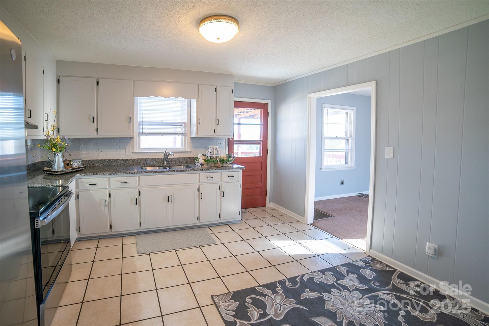 Hudson, North Carolina 28638, United States, 3 Bedrooms Bedrooms, ,2 BathroomsBathrooms,Residential,Under Contract,28737