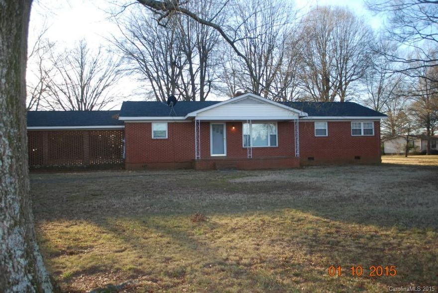 Cute ranch home located near University area. 3 bed 1 bath. 2 car carport. Located on large lot. Avail for Feb 1st move in.
 Pets conditional
 No smoking