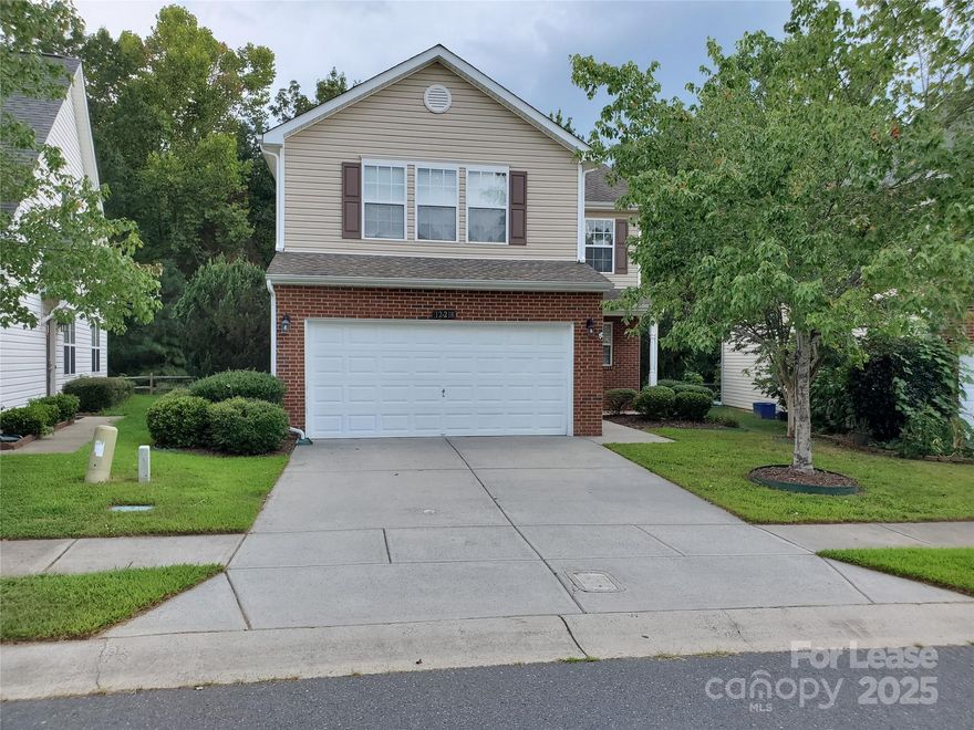 Ballantyne location! This 3 bd + loft, 2.5 bath, 2 car garage beautiful house is fully loaded with granite
countertops, 42' maple cabinets, tile flooring in kitchen and baths, laminate flooring in family room, fire place,
garden tub in master bath, ceiling fans, stainless steel appliances, private yard with wooded view, surround
sound system throughout the house and outside. Community features includes a pool, soccer field, play gr and
walking trail.