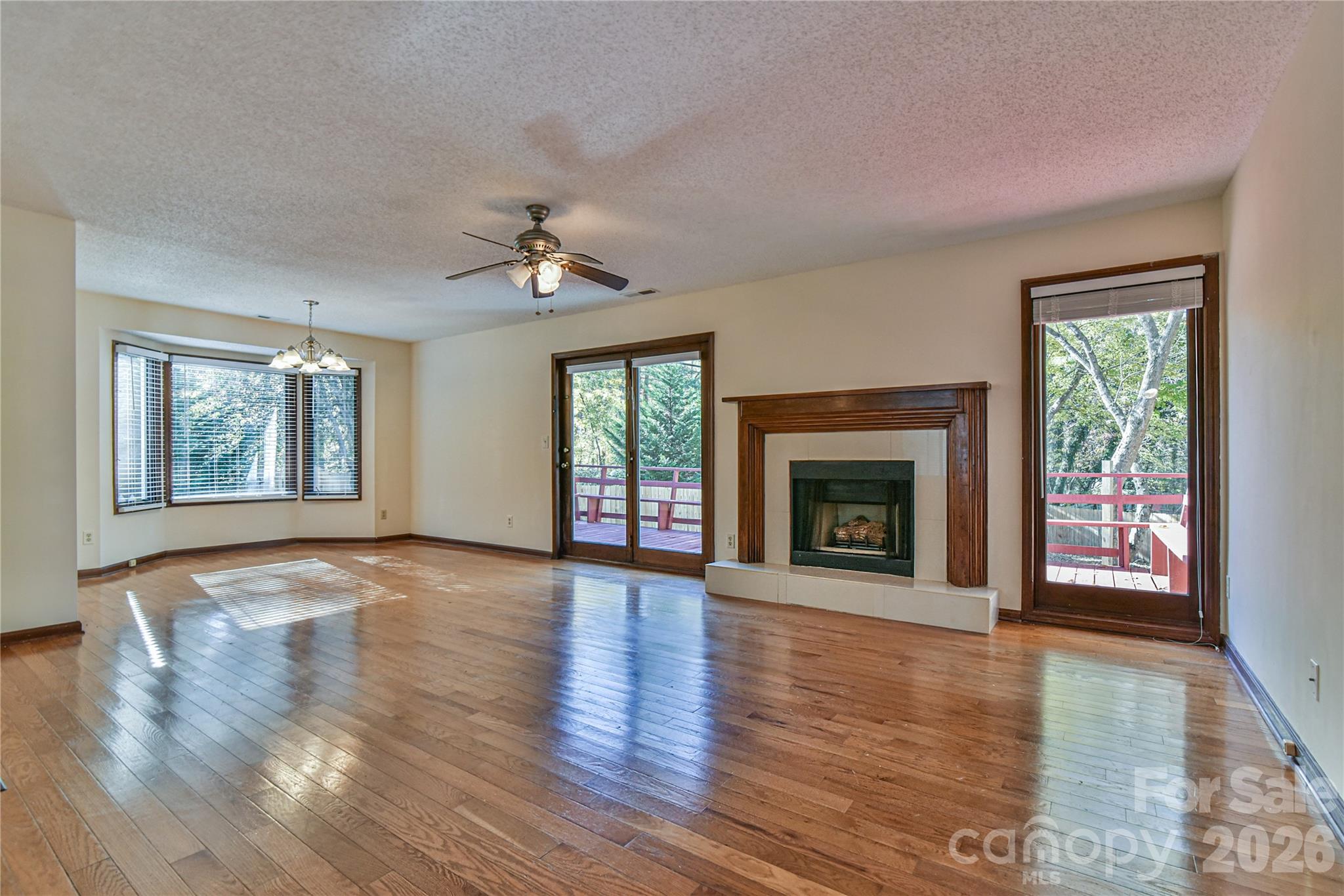 4 Knoll Ridge Drive