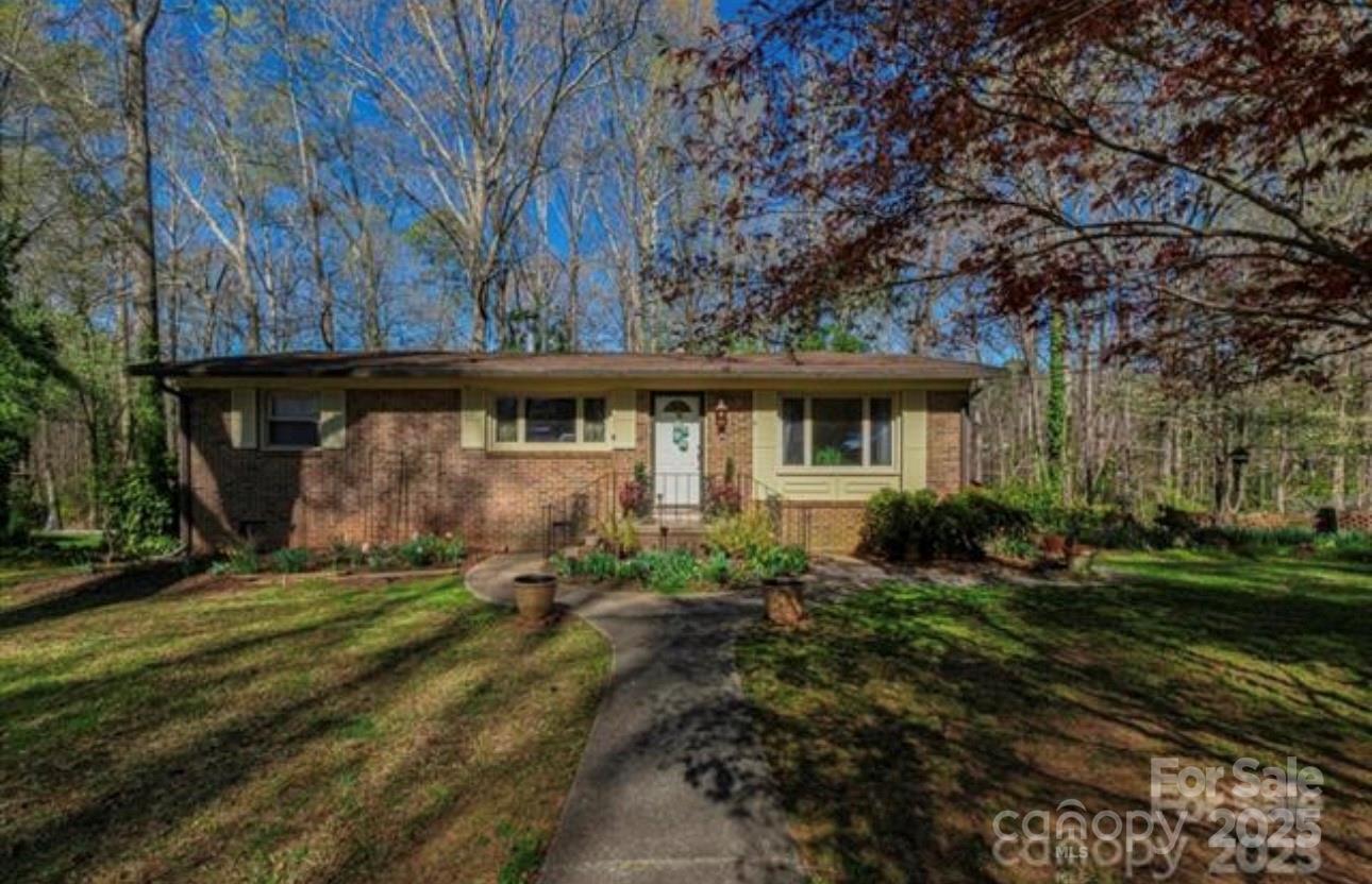 8 Northbrook Drive