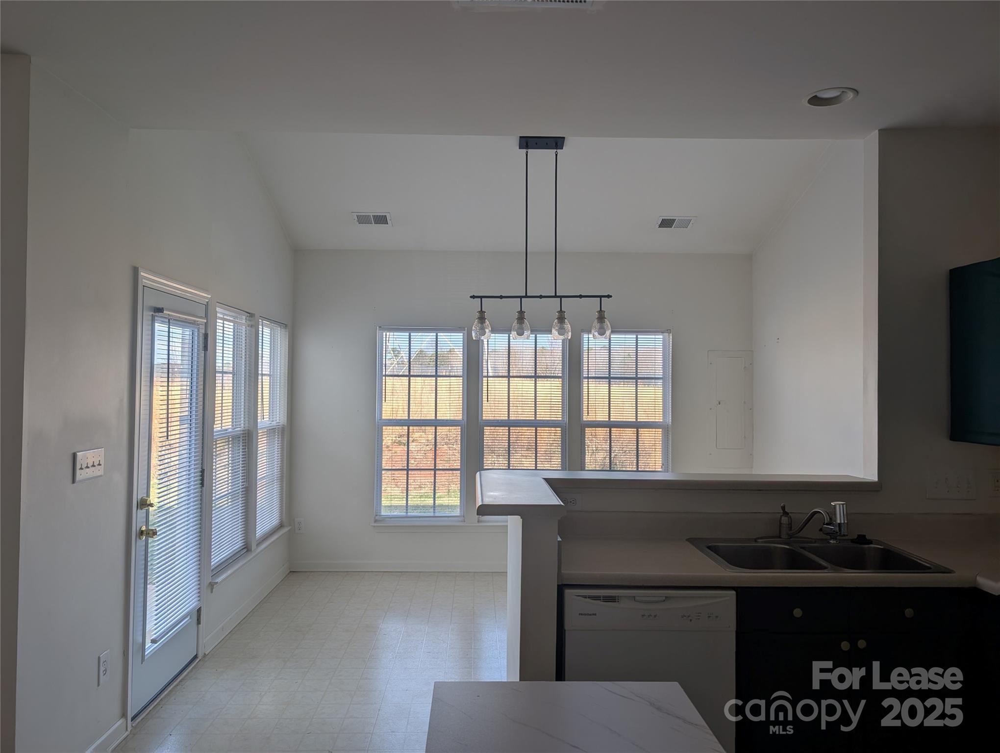 Mariners Pointe at Smithstone - Residential Lease