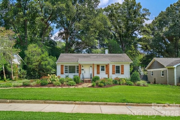 1062 DRESDEN DR W, CHARLOTTE, NC 28205 - Image 484e278c741845c849a0e5eacfc65cdf/117211018
