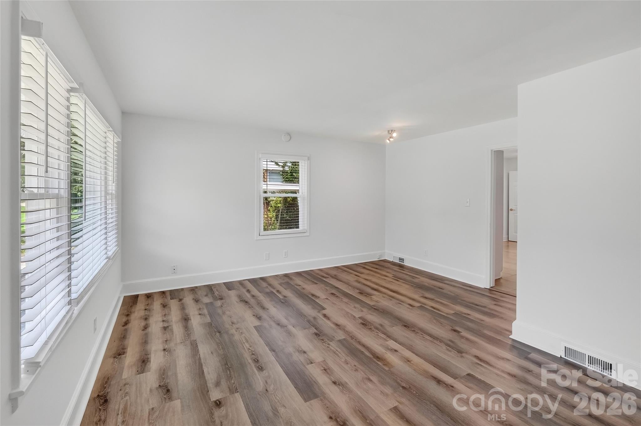 1062 Dresden Drive W
