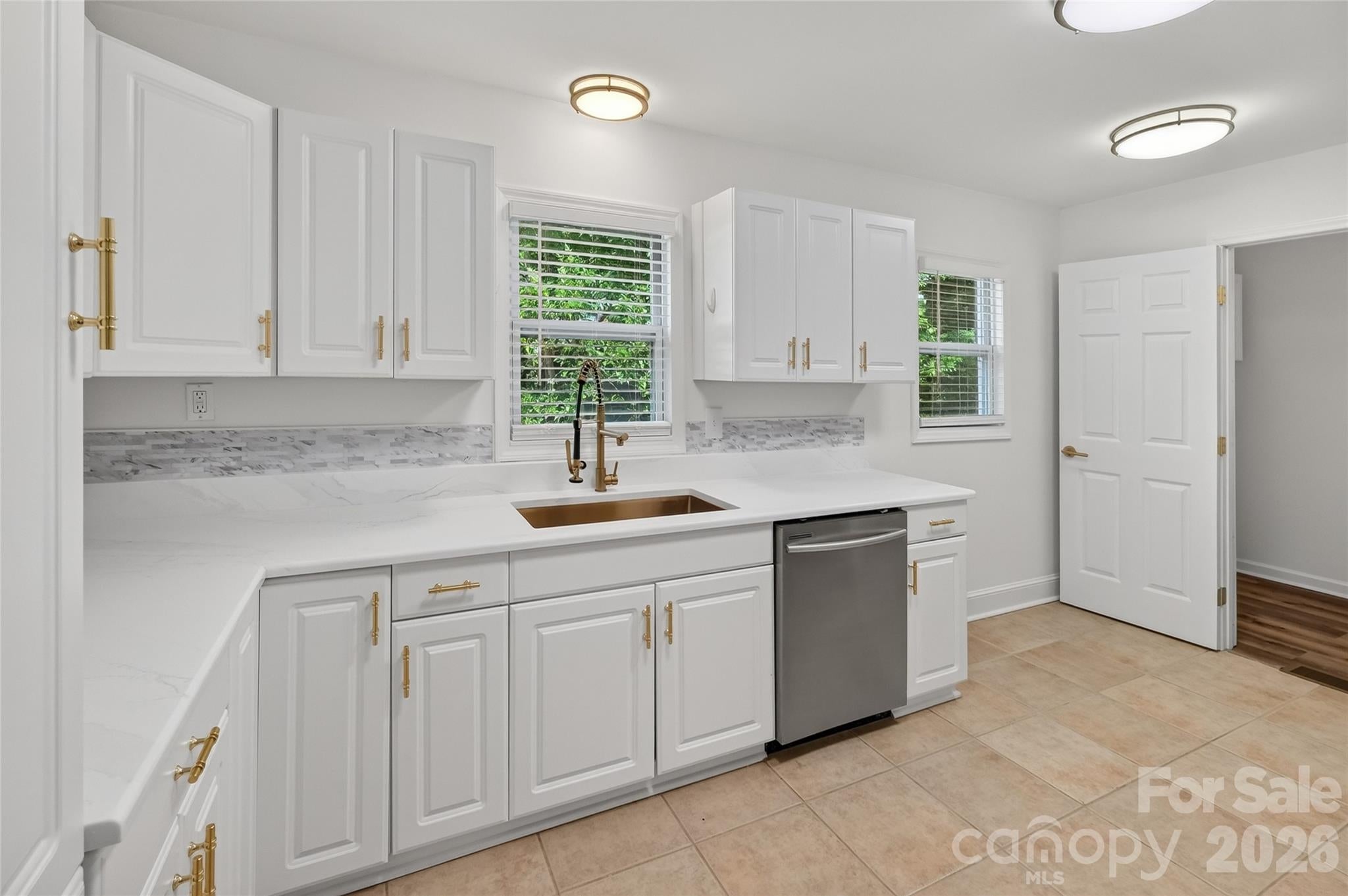 1062 Dresden Drive W