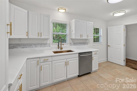 Photo of 1062 Dresden Drive W, Charlotte, NC 28205 (MLS # 4412052)
