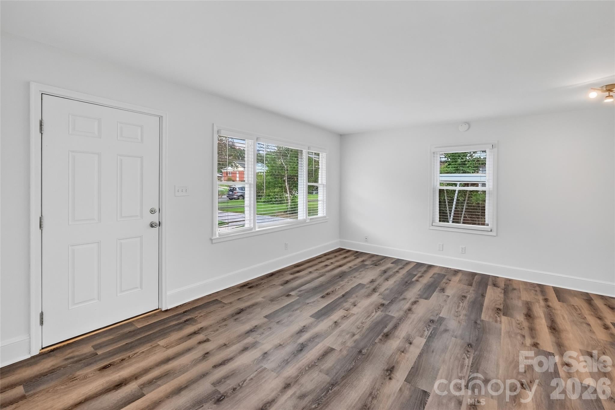 1062 Dresden Drive W