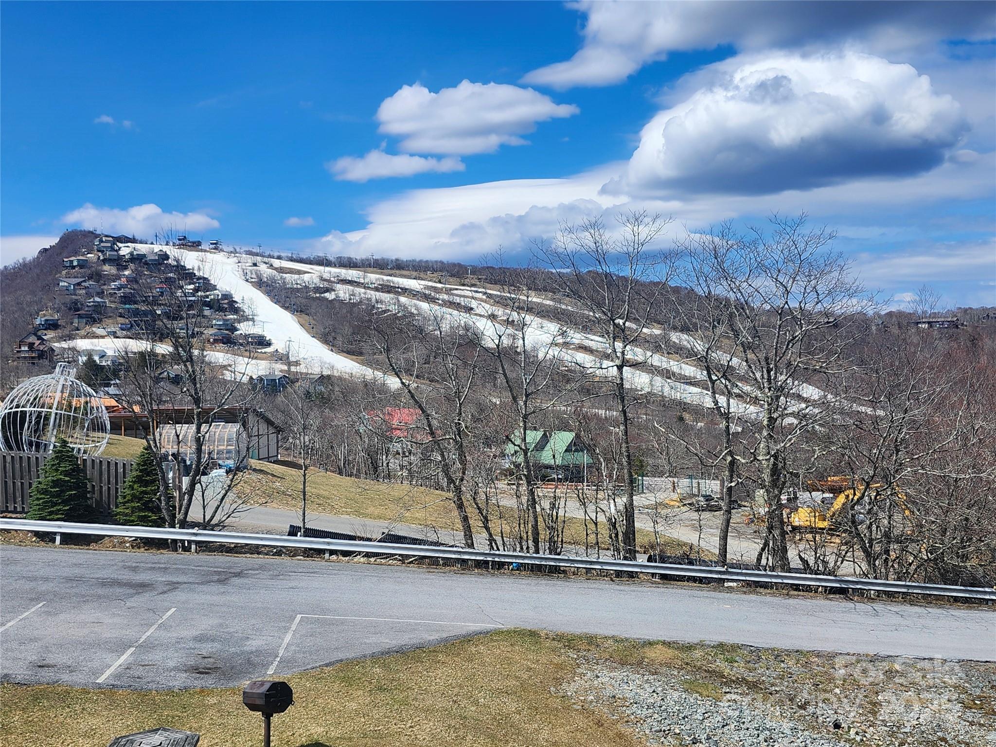 301 Pinnacle Inn Road 3219