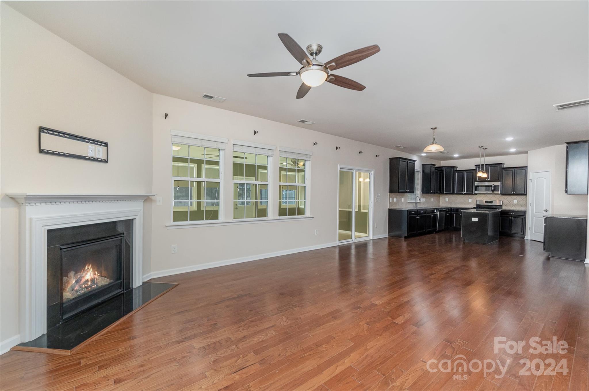 FULLERTON PLACE - Residential