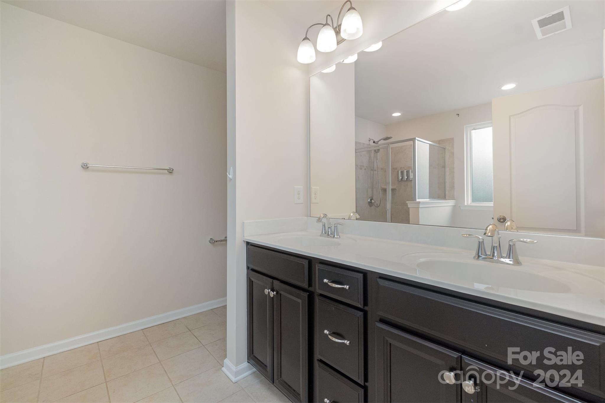 FULLERTON PLACE - Residential