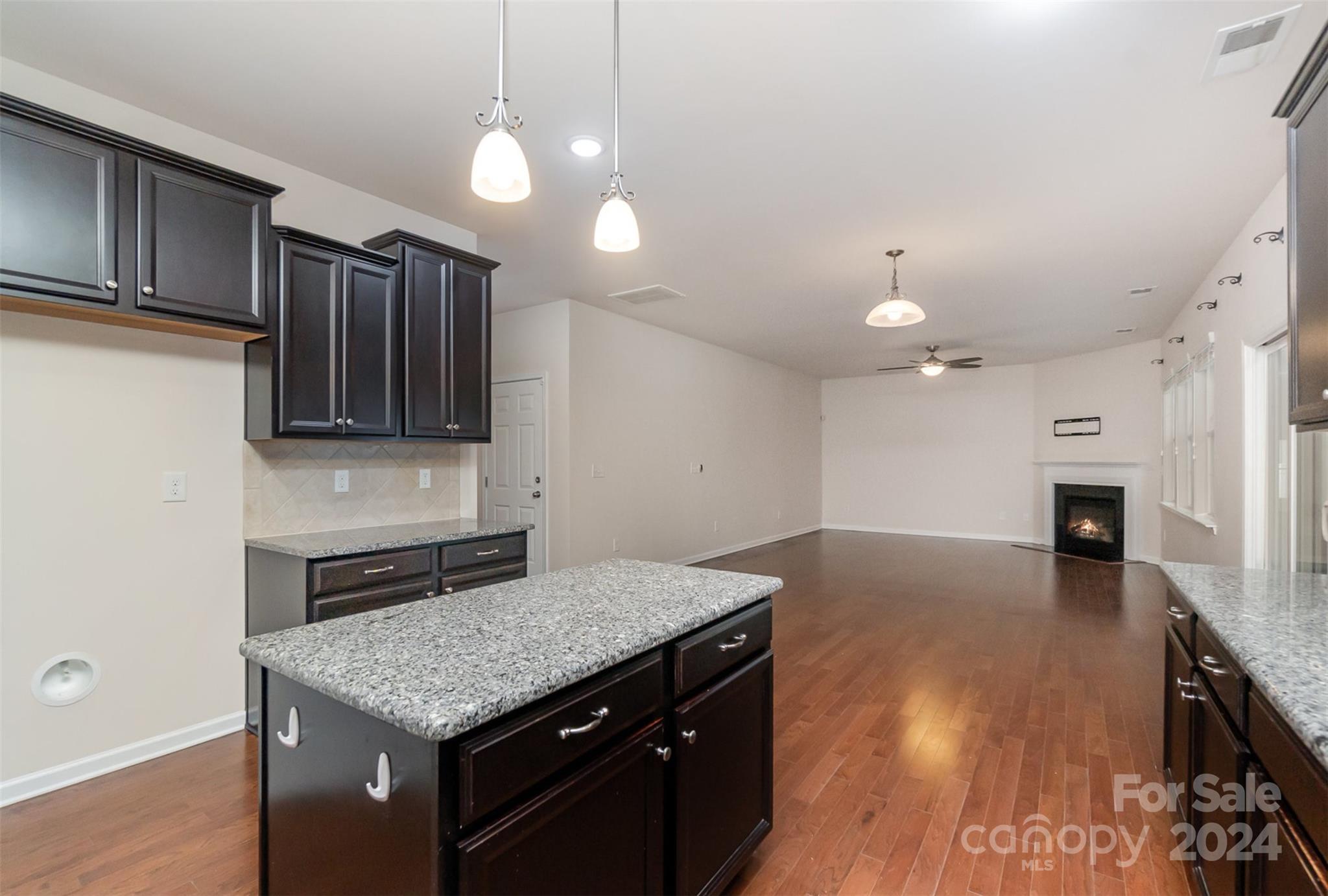 FULLERTON PLACE - Residential