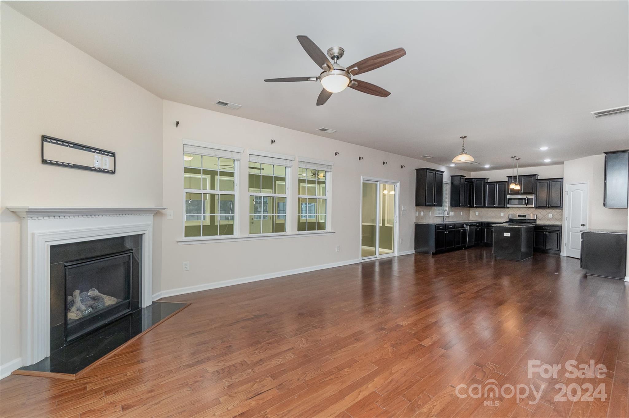 FULLERTON PLACE - Residential