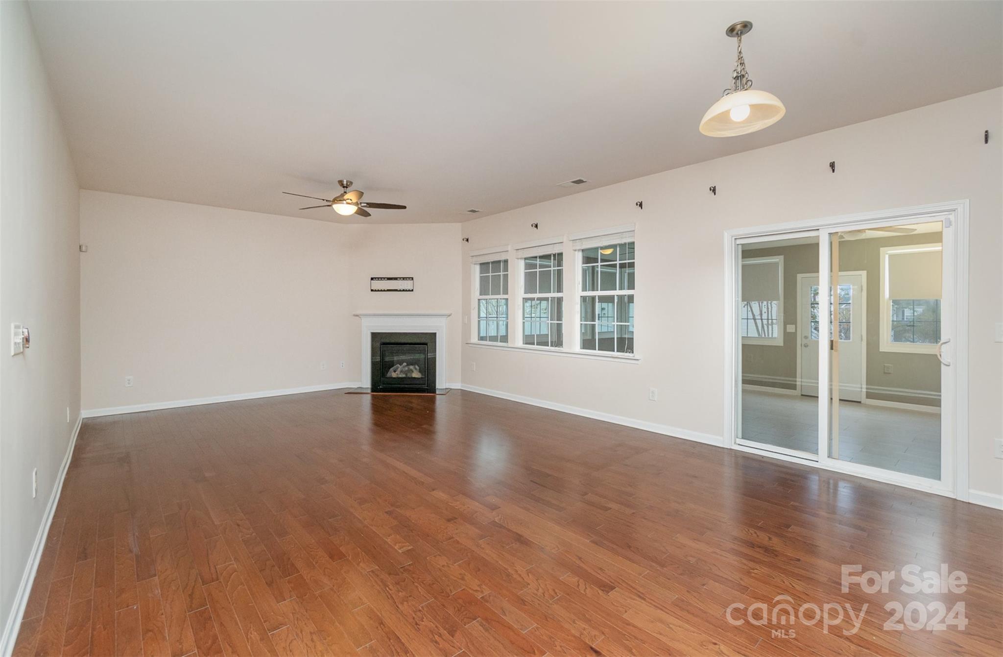 FULLERTON PLACE - Residential