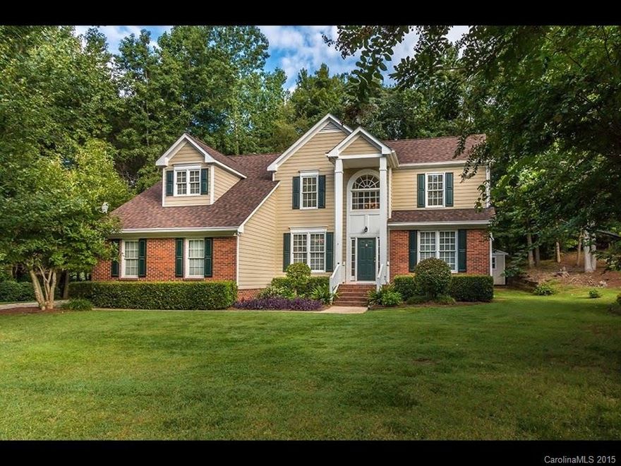 Beautiful, well-maintained home on 8th Fairway in Regent Park S/D. Park-like
setting. Master on main w/ numerous updates/upgrades. Upgrades: Roof'
'2011/HVAC '2012/Exterior and interior paint/wood floors refinished/new
carpet/new lights. Neighborhood includes pool, tennis & walk trails.