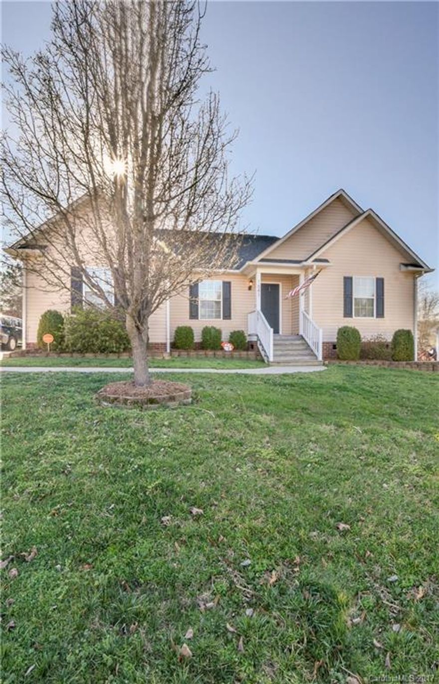 Beautiful 3 bedroom 2 bathroom home with a split floor plan. This home features vaulted ceilings in the living room with a fireplace and gas logs.  Enjoy the outdoors with an open back deck and screened porch combo.  Easy access to I-77 and town and no HOA!