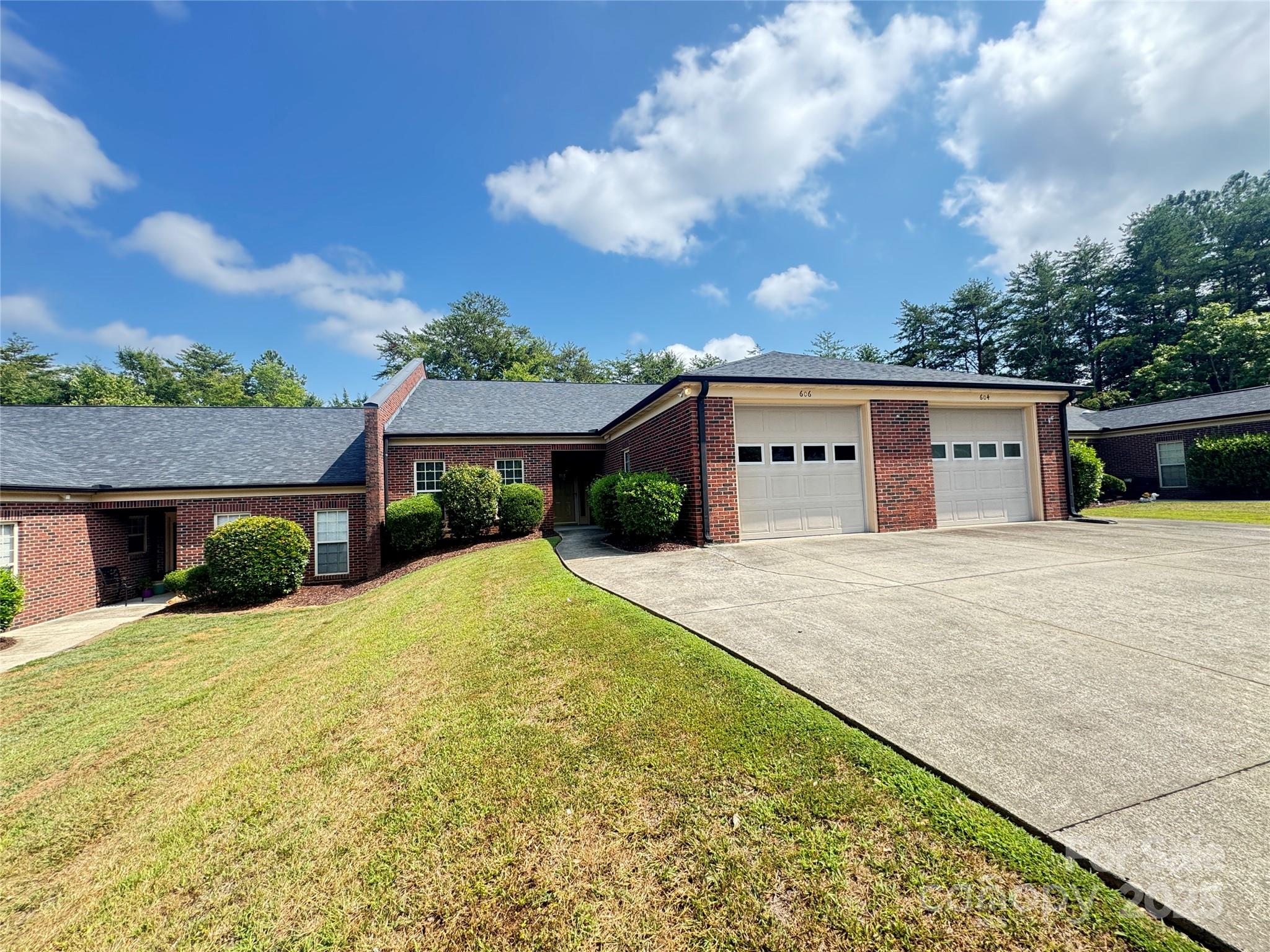 606 Camrose Circle NE