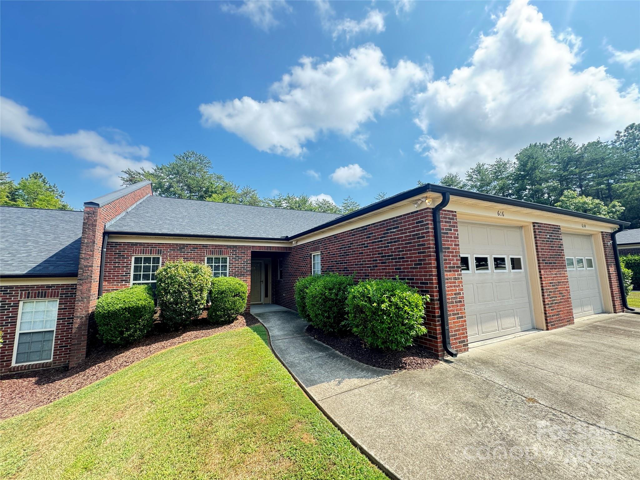 606 Camrose Circle NE