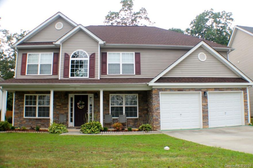 Immaculate, ready to move in home. Gorgeous floor plan with guest room, full bath in main floor, sunken living room, beautiful upgraded kitchen with SS appliances and eat in area. Upgrade hard wood floors, huge master bedroom with sitting area, vaulted ceilings and very nice touches throughout the home. Owners take pride of their home and it shows. Large fenced in backyard. New roof installed 2011. Minutes to Ballantyne's shopping and restaurants.