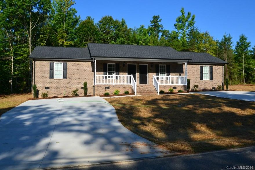 Newly built rental duplex with 2 bdrms/1 bath and 950 sq ft with all appliances (washer and dryer too) included. 2 minutes from New 16 at 150.  (25 minutes to uptown, 10 to Lincolnton, 20 to Mooresville) Full brick (more energy efficient), with laminate floors throughout (NO CARPET).  Granite countertops, tiled backsplash, pantry, and 4 ceiling fans.  Covered porch and back patio.  Short term (6 month lease available) at higher price.  Call agent for details.