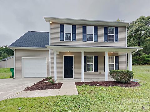 Photo of 5549 Peachwood Drive, Charlotte, NC 28216 (MLS # 4341350)
