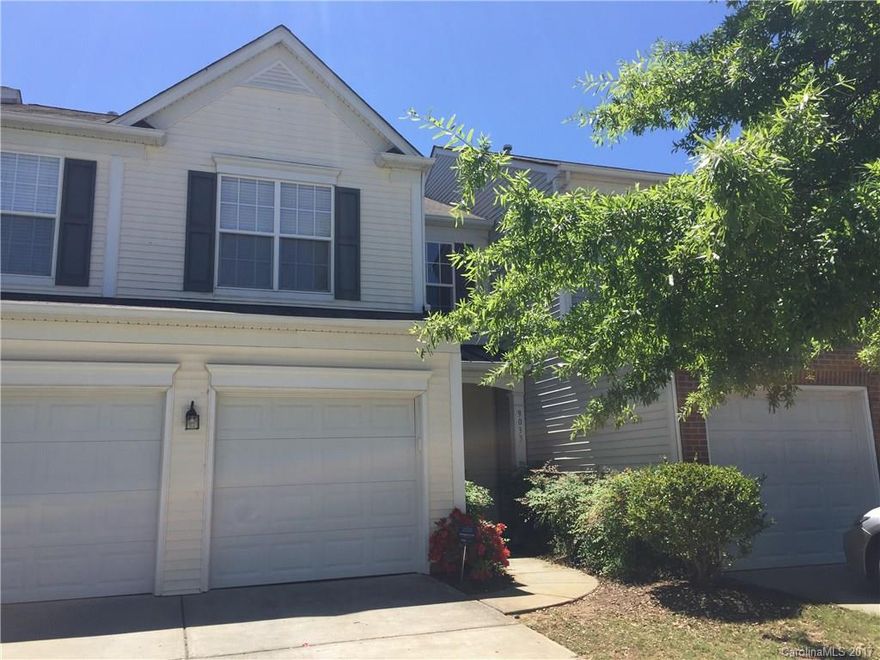 Great 3BD/2.5BA Townhome in Ballantyne. Hardwood floors on main level and ceramic tile in bathroom. Granite countertops in kitchen. Open floor plan perfect for entertaining. Master bedroom w/ vaulted ceilings, garden tub, separate shower and walk- in closet. Attached 2 car garage. Walk to shopping and restaurants in Blakeney. Minutes to I-485, Ballantyne, & Uptown.