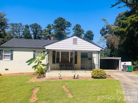 Photo of 2507 Elkwood Circle, Charlotte, NC 28205 (MLS # 4428745)