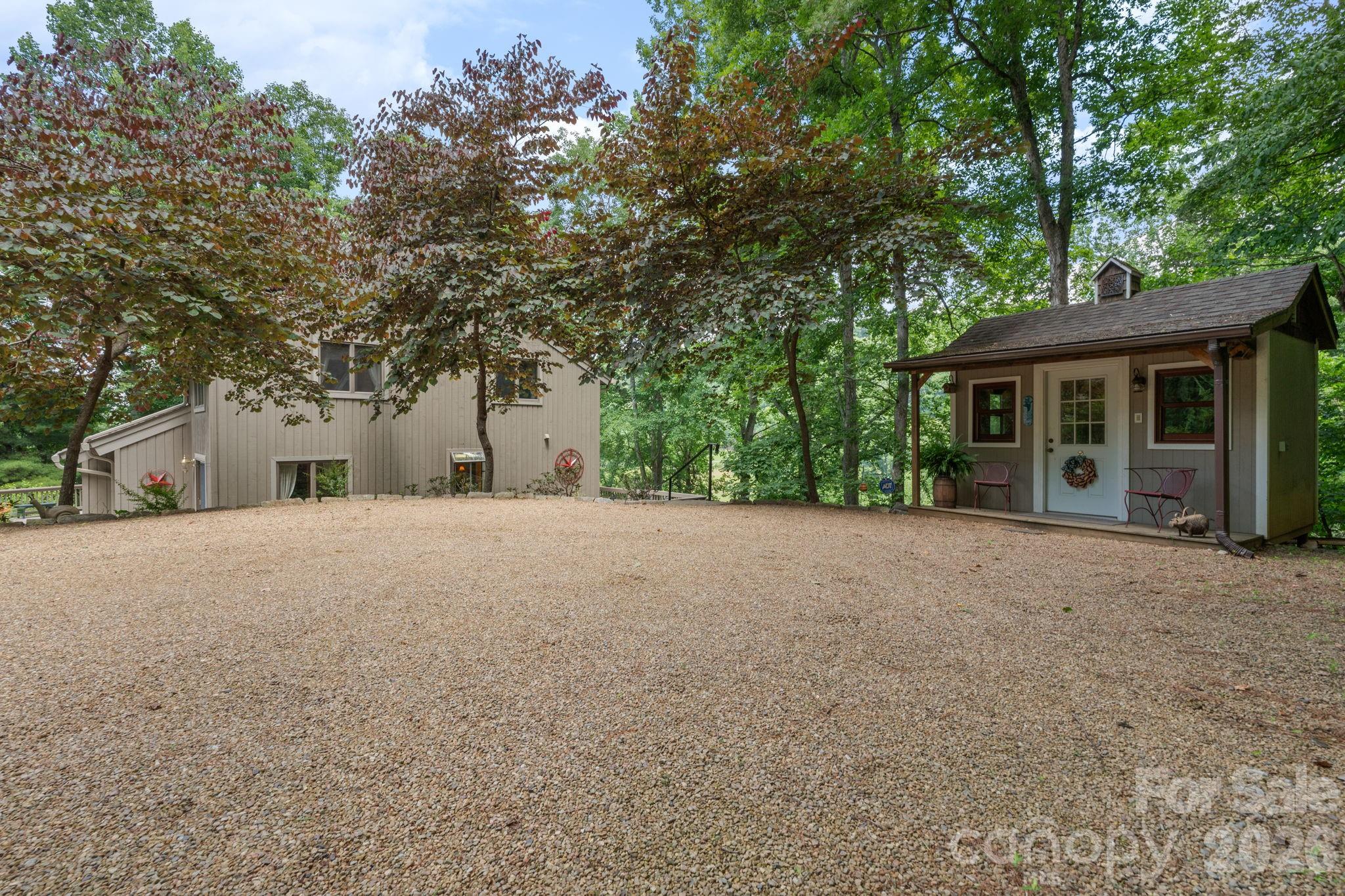 221 White Oak Trail