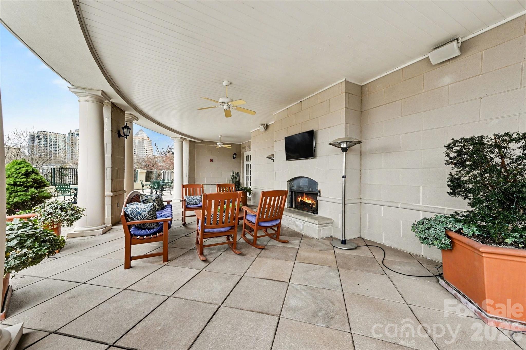 Fifth and Poplar - Residential